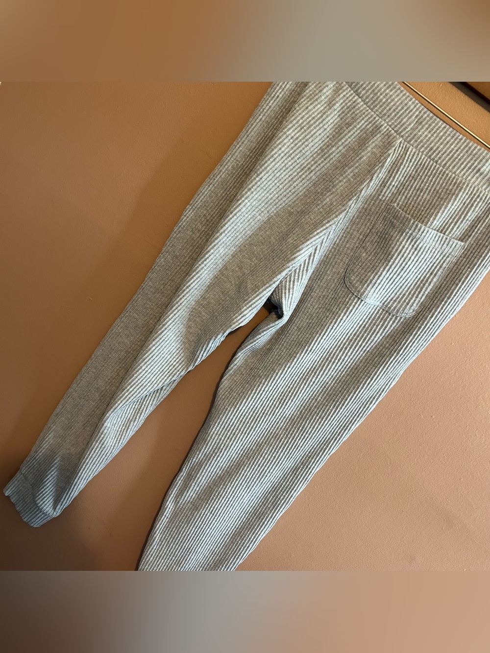 Alo Yoga Muse Ribbed Knit Joggers Sweatpants in Athletic Heather Grey Small - Picture 3 of 5